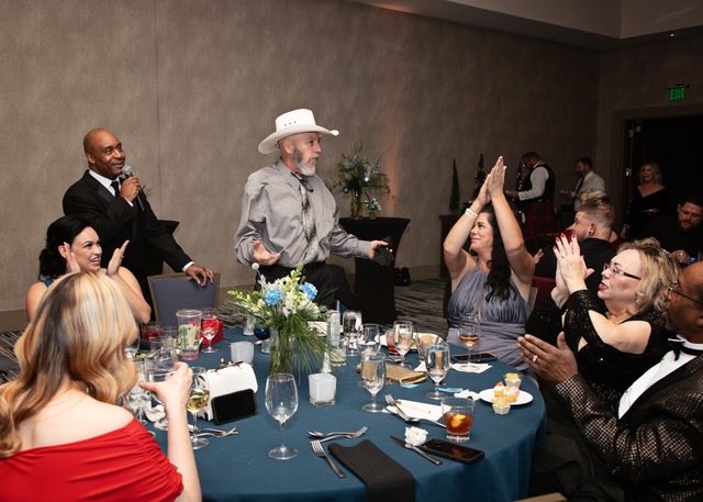 Laugh2Success's tweet image. The holiday season is just a few months away, book some fun for your team with me today :) 
.
.
.
#corporatefun #holidayparty #officefun