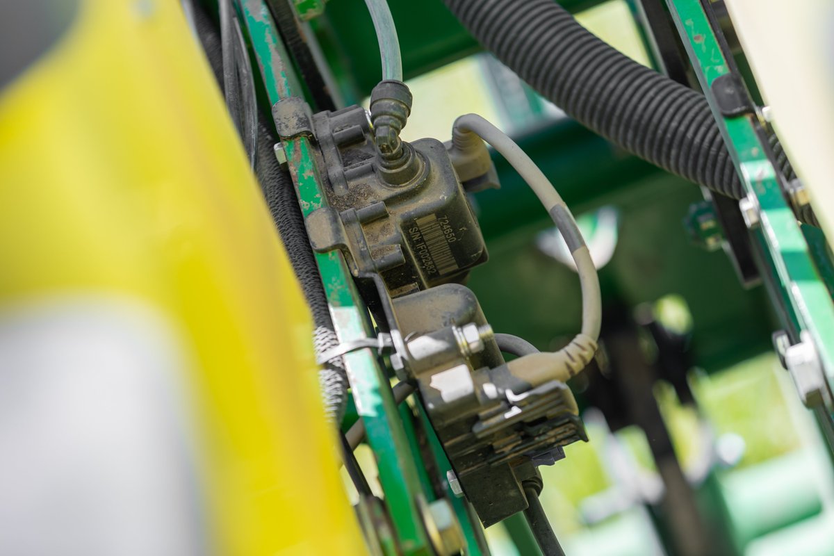 Get accurate liquid control for liquid fertilizer, even if it is in suspension with EMHD from Precision Planting . Take $50/row until 9/30 by calling us today 🌾📲