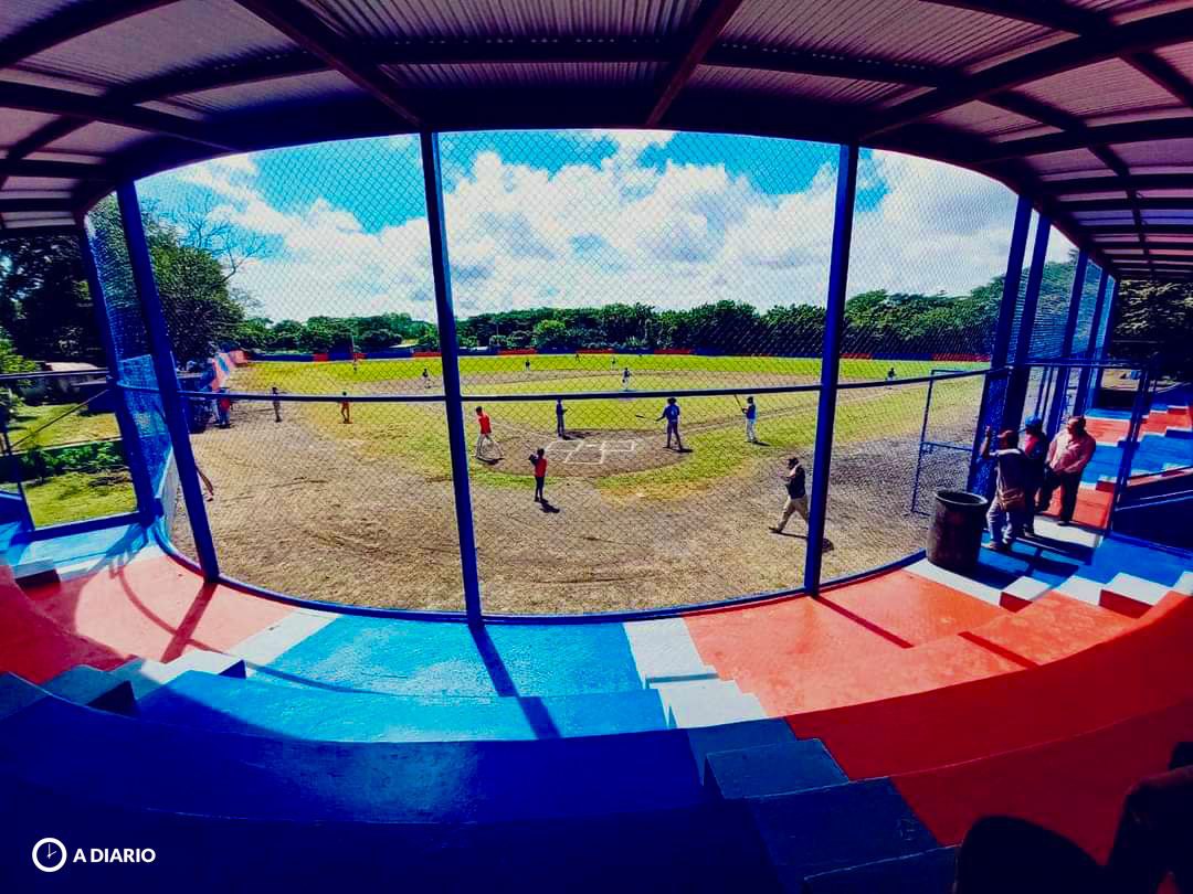 adiarionic's tweet photo. Fanaticada y jugadores inauguraron las obras de mejoramiento en el Estadio «Denis Mora Traña» ejecutadas por la municipalidad de La Conquista en #Carazo.🏟️⚾✨

#Baseboll
#Nicaragua
#Adiario https://t.co/ASuTdA4FFP
