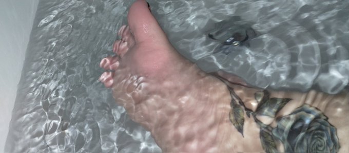 Meet Lib’s Feet’s pics and videos