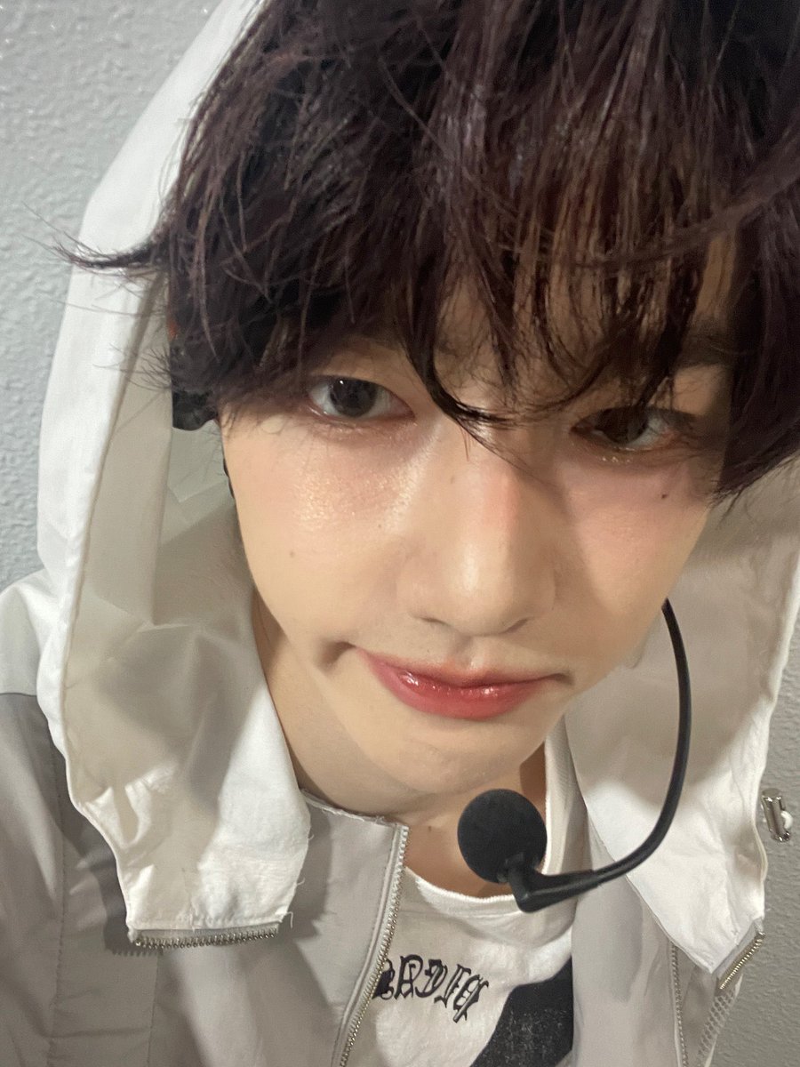 shneul's tweet photo. and when i say i want to see him pregnant im the insane one ???? https://t.co/i3X38kchCU