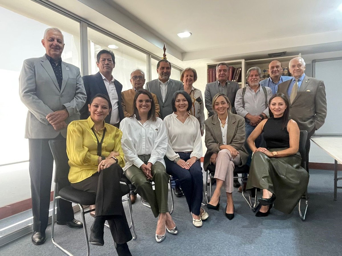 consejocamaras's tweet photo. La titular de la Secretaría Ecuador Crece sin Desnutrición Infantil, María José Pinto @mjpintoec, nos acompañó en Reunión de Directores y compartió información valiosa sobre desarrollo del programa que dirige, que trata un tema de gran interés nacional. https://t.co/ipmZIq57xM