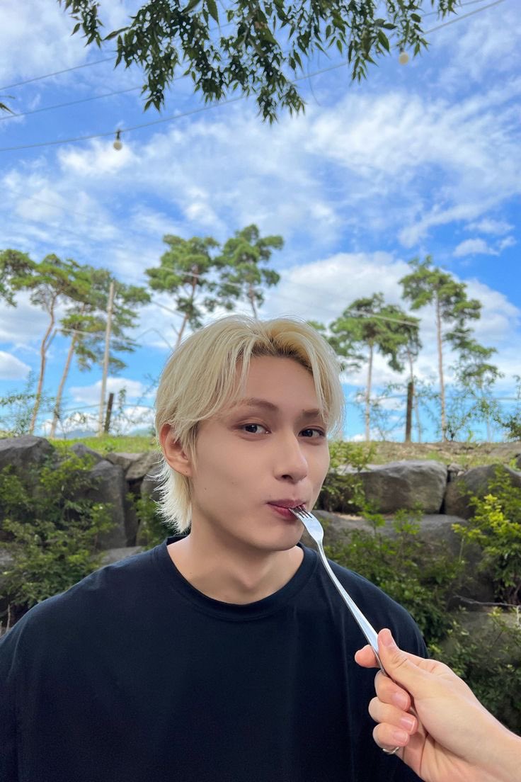 jkwollz's tweet image. anak baik, anak ganteng, aku sayang sama kamu kokkk 🥺

Please do your job and protect your artists!!

#PLEDIS_PROTECT_JUN
#PLEDIS_PROTECT_YOUR_ARTISTS 
@pledis_17 @pledis17_STAFF