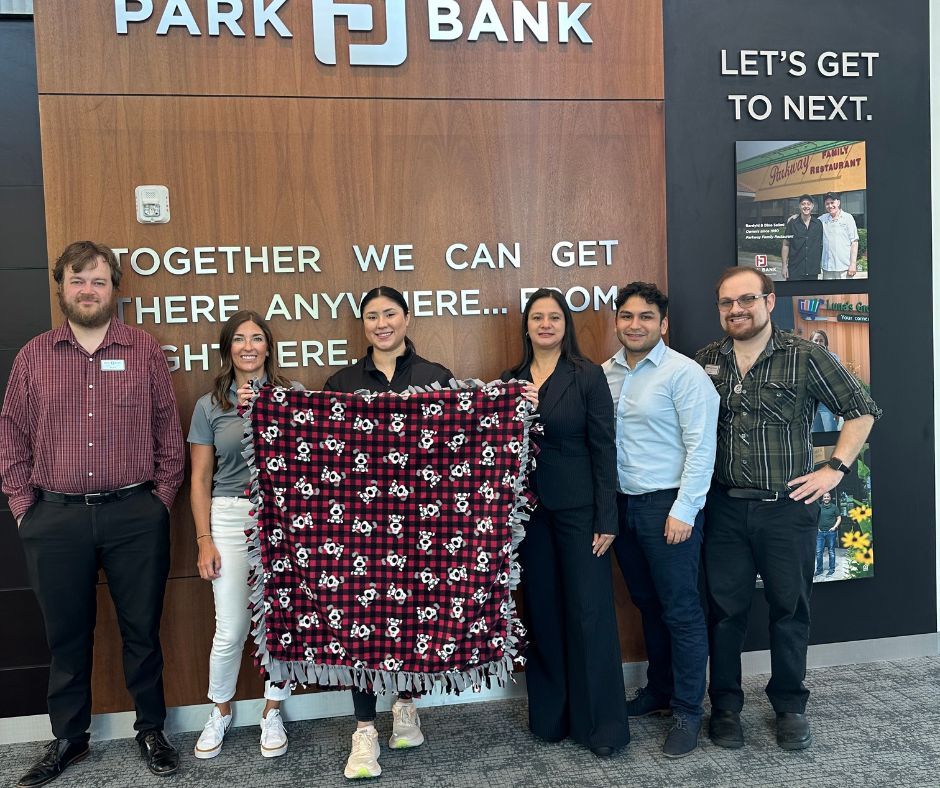 ParkBankMadison's tweet image. Our Park Bank team crafted 30 tie blankets for Meriter Hospital. Every day, the hospital carries out 10-15 surgeries on children aged 2-10. #GiveBackMoveForward