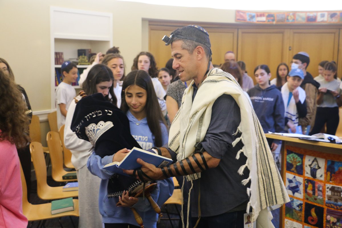 jcdsboston's tweet photo. Mazal Tov to Shira and Mark Ravera on the in-school Bat Mitzvah of Galit! We are grateful to the Ravera sisters for reading the three aliyot. https://t.co/NgmMv0thcN