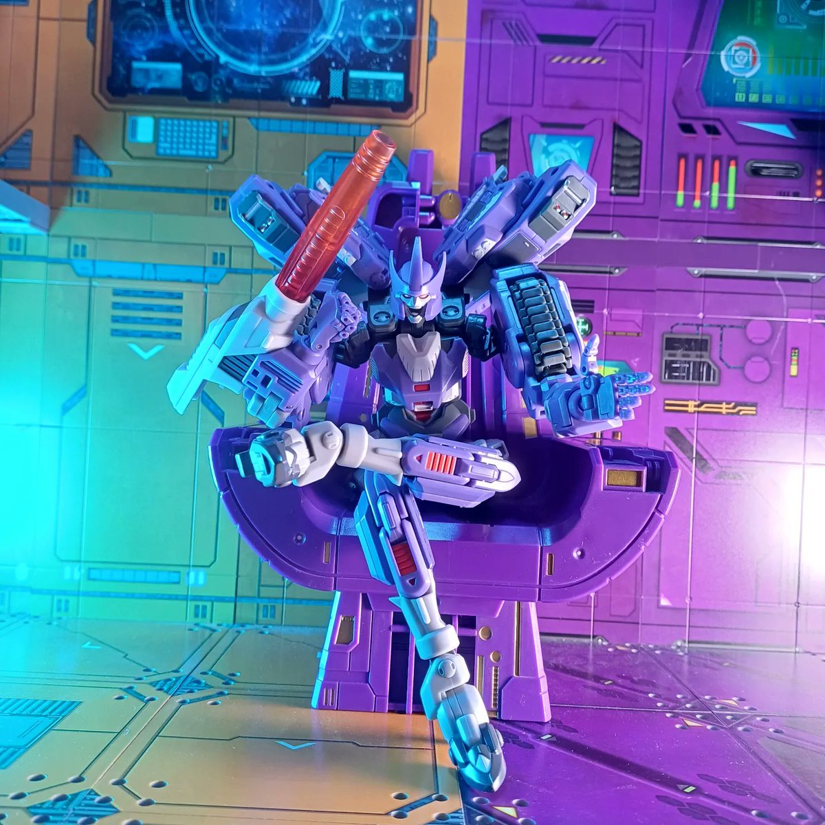 Kureigu8's tweet photo. Throne pics #Transformers #Throne #Toyphotography https://t.co/6xTqJbIESA
