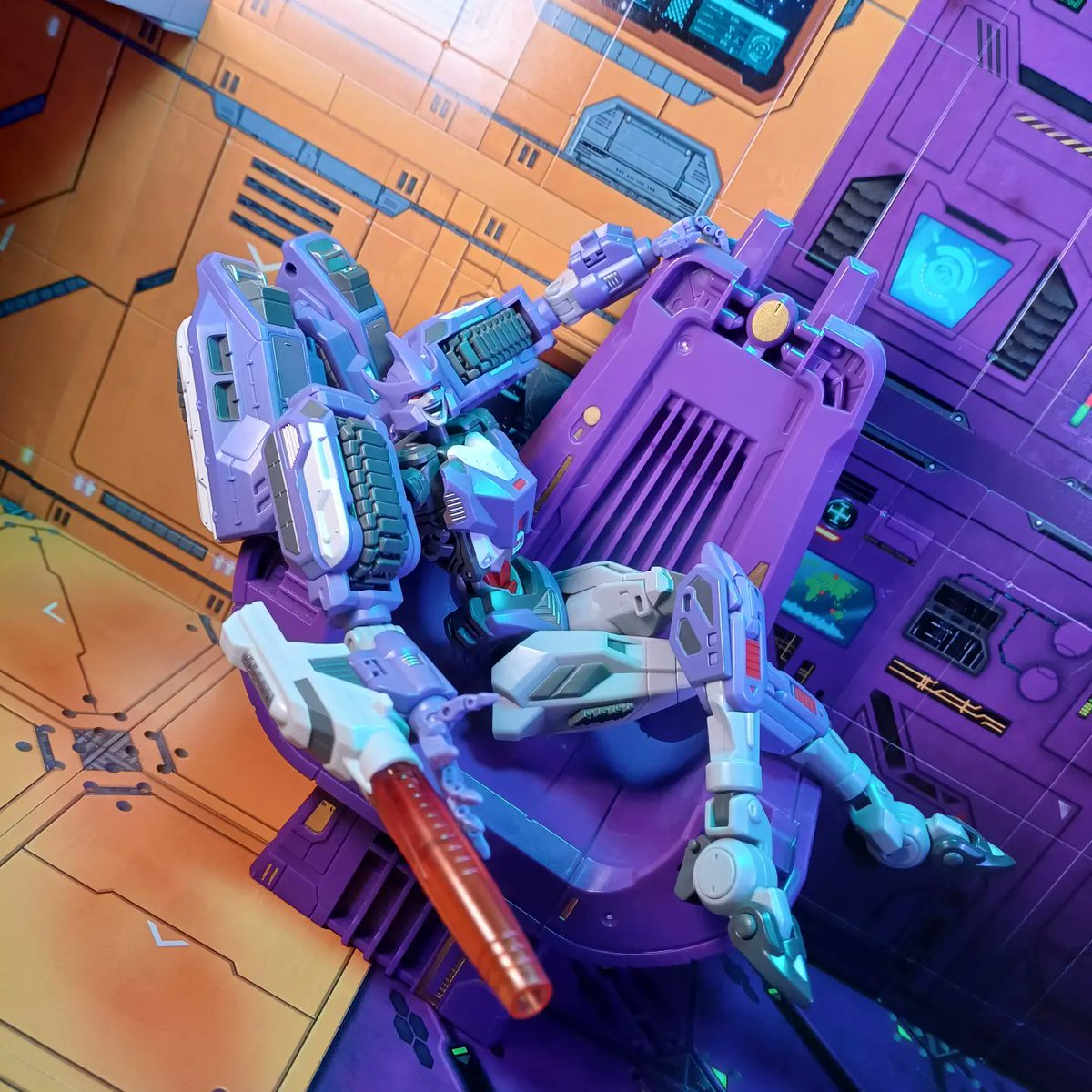 Kureigu8's tweet photo. Throne pics #Transformers #Throne #Toyphotography https://t.co/6xTqJbIESA