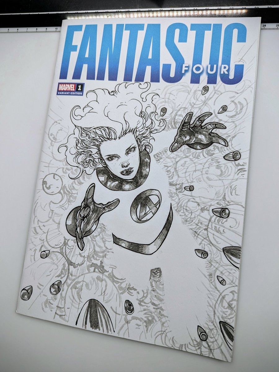 harveytolibao's tweet image. ...fantastic four invisible woman for a
friend in SuperManila Comic Con .