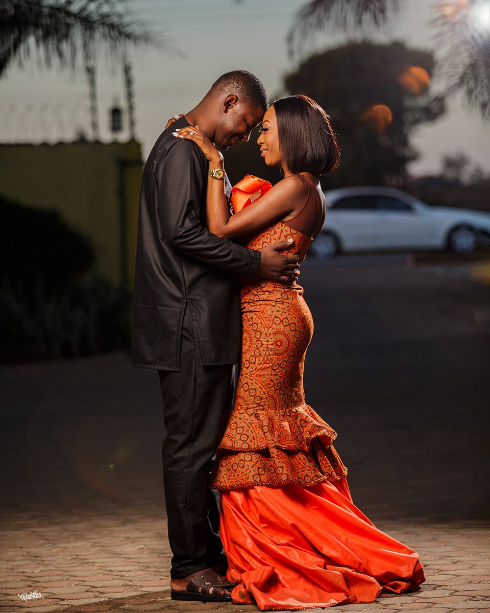 RatelessM's tweet photo. 💍01.09.2024💍
Dr. Steven's Chilanga 🔥 Mulilo, reserve your slots too 😎.
📷: @Besta_JR shot it.
#photography #weddingphotography #chilangamulilo #art #album #wedding #makeup #outfit #chitenge https://t.co/HPfPYlYhGM