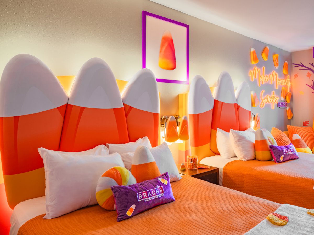 onmilwaukee's tweet image. #NewToYou: Can't get enough candy corn? Starting today, you can book a sweet stay in a BRACH'S "Candy Corn Suite". dlvr.it/TD1Xg4