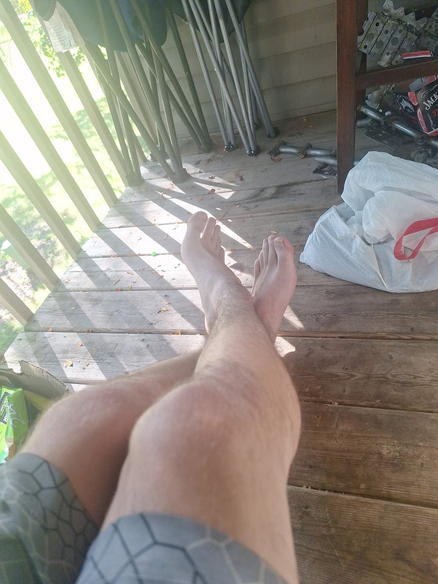 Alpharek8890's tweet photo. Dm to serve. I know you want to smell my dirty feet #findom #cashmaster #rt #alphafeet https://t.co/6QKl3wwW9o