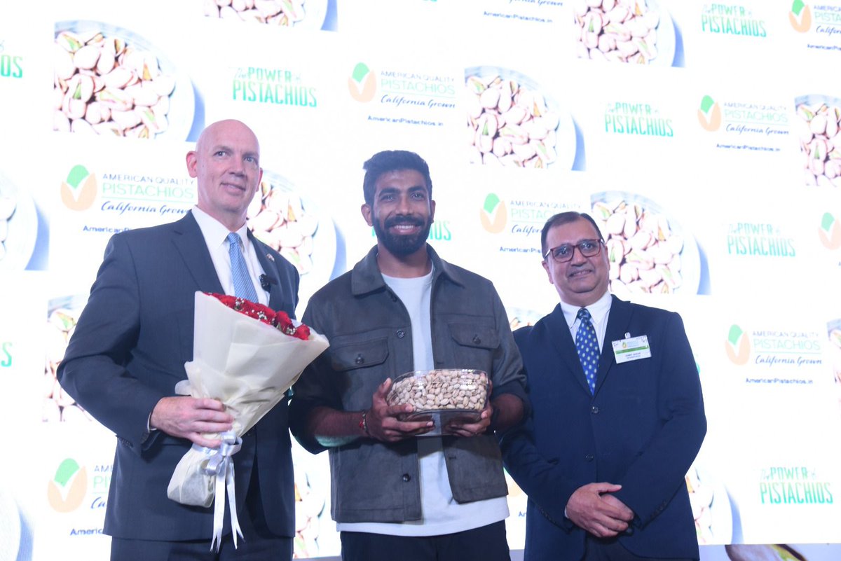 UtkarshDevSing1's tweet photo. @Jaspritbumrah93 is now the face of #AmericanPistachiosIndia!

#BumrahWithAmericanPistachios https://t.co/SKaUf2MxyV