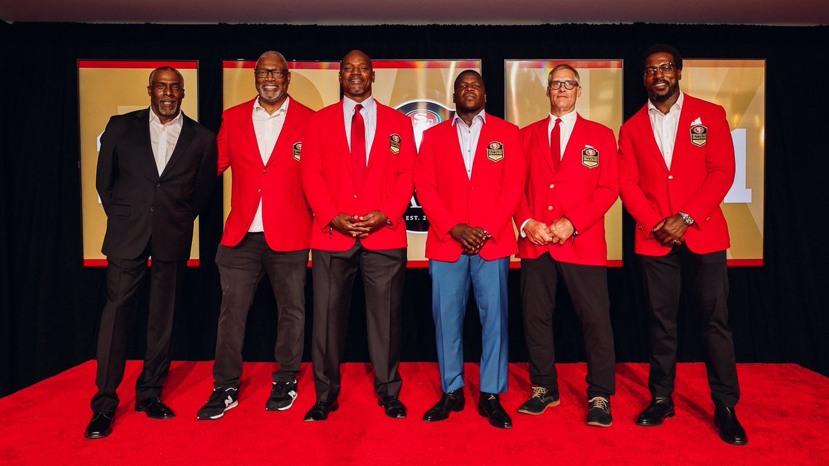 49ers's tweet photo. Red jacket official. 

@frankgore x #FTTB https://t.co/9au4XKGrlN