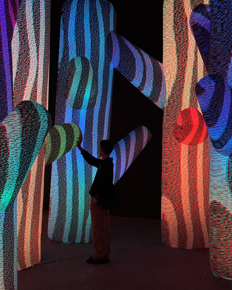 Paigab_thenamee's tweet image. 👾🌈 เชิญชวนมาสัมผัสประสบการณ์สุดยิ่งใหญ่ของงานอาร์ตระดับโลก “Modern Guru and the Path to Artificial Happiness” ณ Attraction Hall ชั้น 6 ICONSIAM

#ModernGURUthailand #ModernGURU #Eness #ICONSIAM #ICONSIAMARTandCULTURE #JAM #JapanAnimeMovieThailand #DEX #DEXclub #Paigab_Thenamee