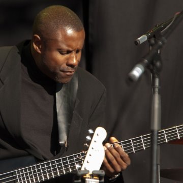 CapitalJazzClub's tweet photo. #NowPlaying, 'But Not For Me', off #MarcusRoberts' *Gershwin For Lovers*. (1994). The #CapitalJazzClub984, with #JacobAsiyo, & @KaimaMwiti.
Marcus Roberts: Piano
Reginald Veal: Bass
Herlin Riley Jr.: Drums. https://t.co/bwgpzbl699
