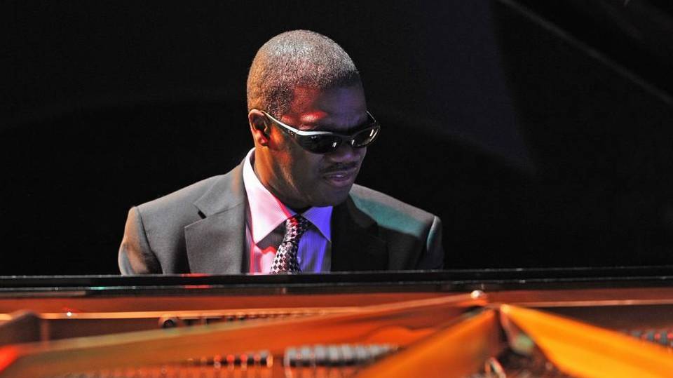 CapitalJazzClub's tweet photo. #NowPlaying, 'But Not For Me', off #MarcusRoberts' *Gershwin For Lovers*. (1994). The #CapitalJazzClub984, with #JacobAsiyo, & @KaimaMwiti.
Marcus Roberts: Piano
Reginald Veal: Bass
Herlin Riley Jr.: Drums. https://t.co/bwgpzbl699