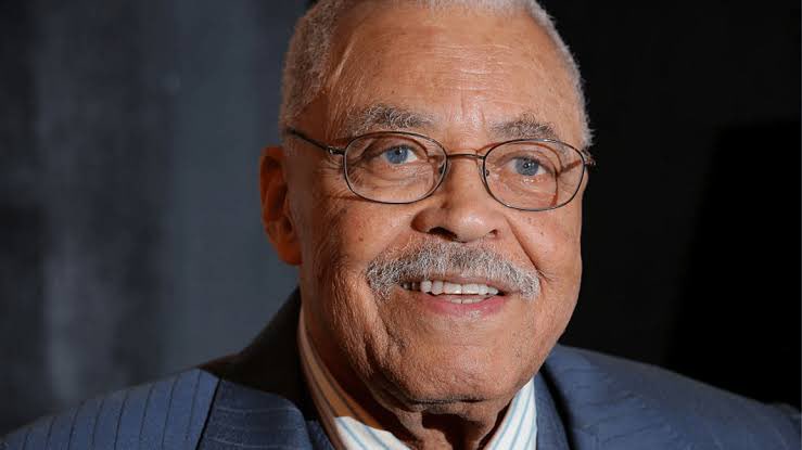 James Earl Jones ha fallecido a los 93 años🖤

Una voz para la historia 🎬 ¿en qué lo recordamos?

DEP♥️