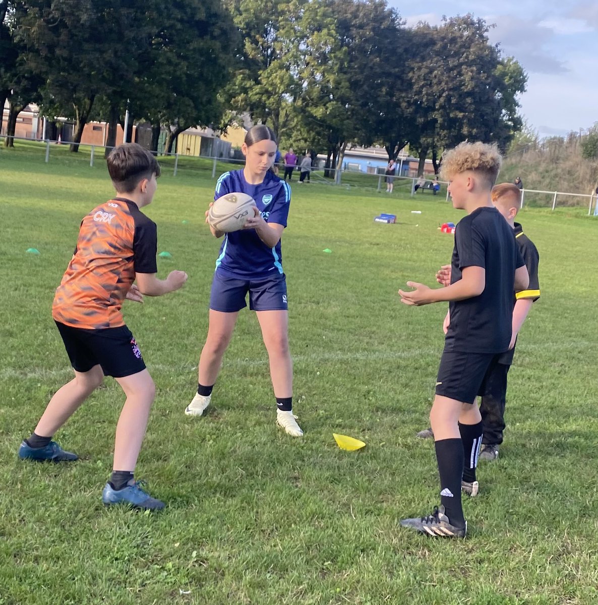 DRA_Community's tweet photo. Great to be back delivering “Give Rugby A Try” project funded by the Pill Unity Project at @PillRFC
this evening.
Lots of active, happy children enjoying the game we love, great to welcome some new starters as well
#dragonsfamily #partnership #offthestreet #community https://t.co/R3GEf1gsTn