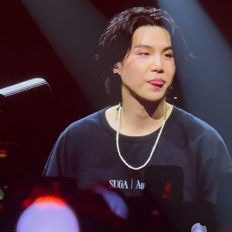 hourly yoongi (@houriysuga) on Twitter photo 