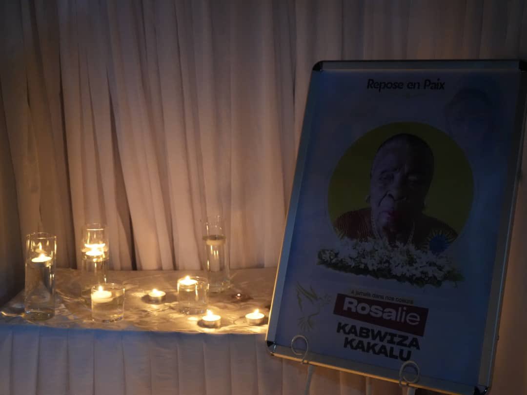 #RDC…#LUBUMBASHI…L’ancien Gardien de l’équipe nationale et légende du Tout Puissant <a href="/TPMazembe/">TP Mazembe</a> Robert KIDIABA a perdu sa tendre mère Rosalie KABWIZA …Le président <a href="/moise_katumbi/">Moise Katumbi</a> s’est rendu au deuil pour consoler son poulain ainsi que toute sa famille. Il etait accompagné de