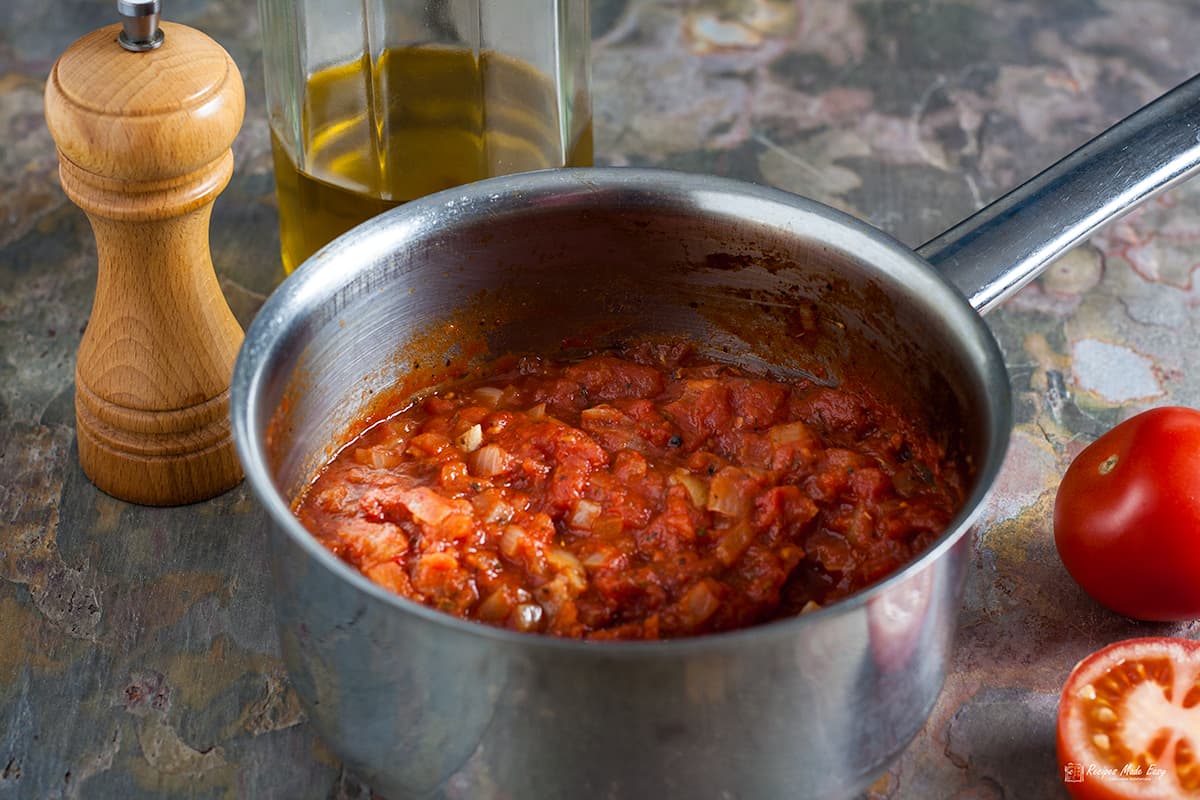 RecipeCrumbs's tweet photo. Why buy jarred sauce when you can make your own in 30 minutes? Let it simmer while you set the table! How to Make Really Easy Tomato Sauce https://t.co/pr4W33k85q #SimpleDinner #TomatoSauce #Pasta https://t.co/d238BO7Gyh