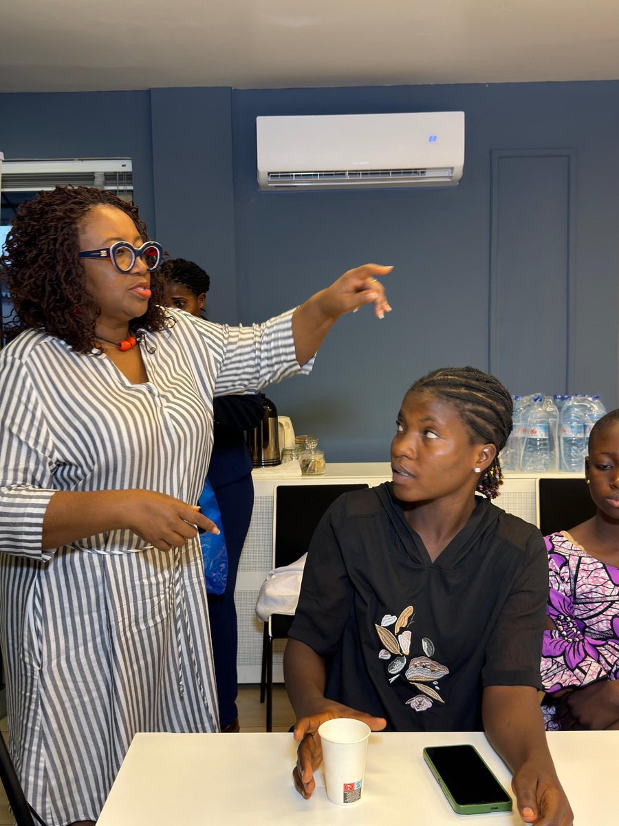 C'est toujours un plaisir immense que d'échanger avec les jeunes! Ils sont pleins de ressources, posent les bonnes questions et vous enseignent parfois de vraies leçons de vie. Ils sont l'avenir de demain. Ils sont notre capital le plus précieux! #filles #femmes #avenir #demain