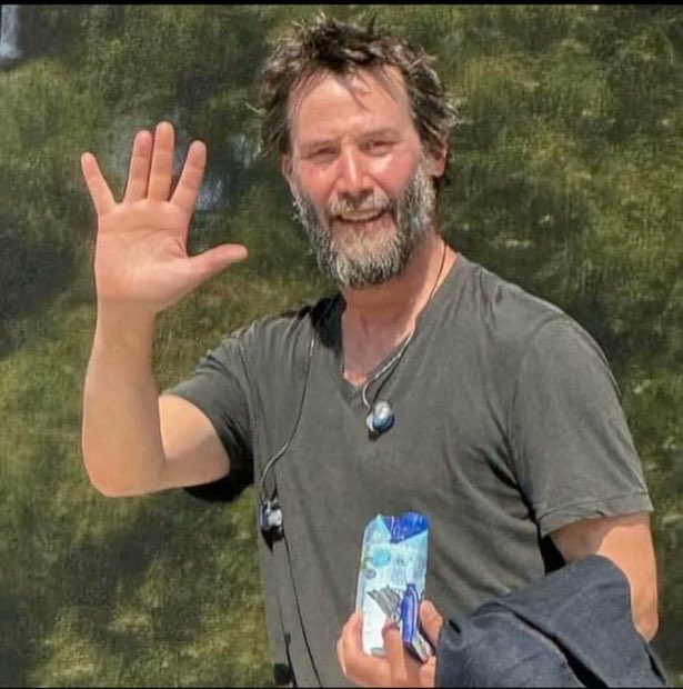 I’m helping people in need , say hi in comment section and Retweet for others..