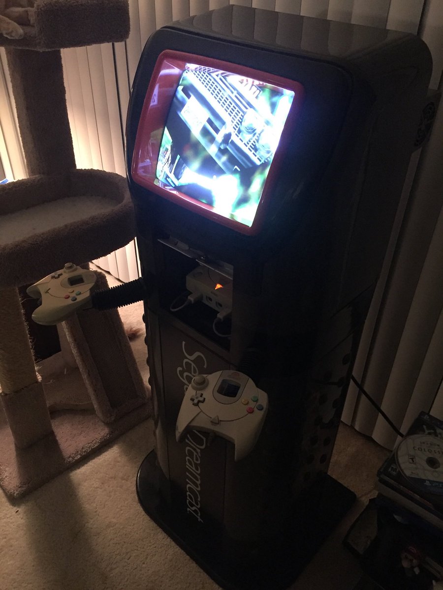 RJTZ's tweet photo. I think I post this every couple years on the Dreamcast's US birthday. My Dreamcast store kiosk, complete with the unique model number console found only in those kiosks. #Dreamcast #Dreamcast25 @SEGA @SEGAForever @TheDCJunkyard https://t.co/9g6d1qXXGL