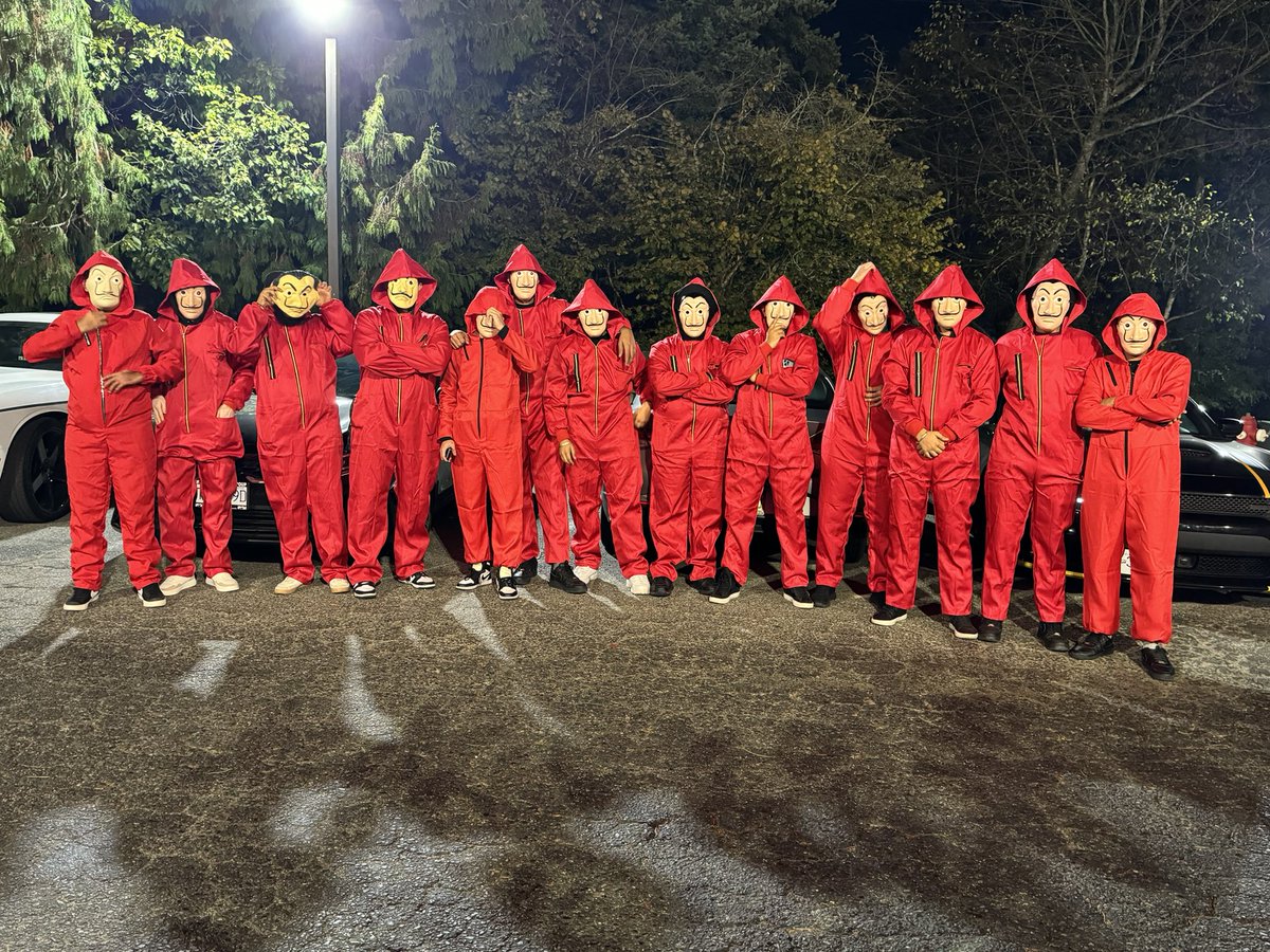 karankumar2406's tweet photo. #UCWCOMM205 As we all know halloween is coming and  it is my favourite festival.I want to share my last year memories from the festival @WahibaChair #ucwcomm205 https://t.co/tjUDbzmbri