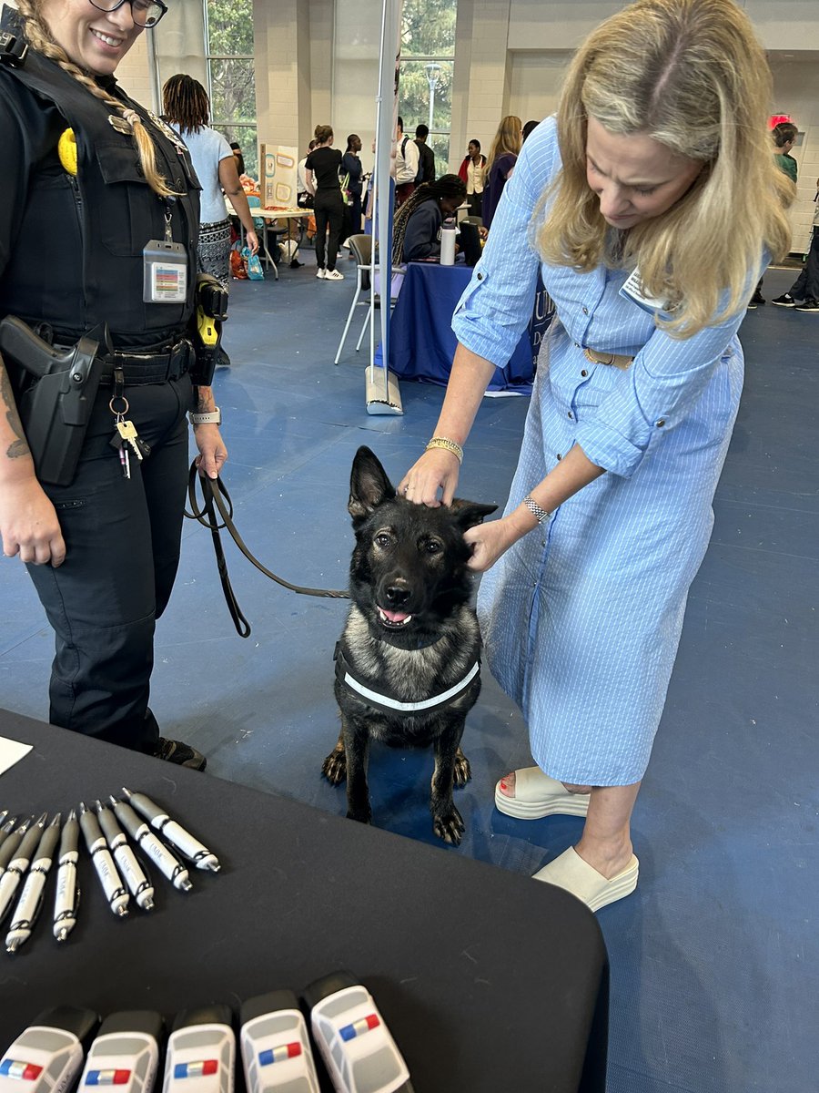 UMMCPolice's tweet photo. UMMC PD had a great time last week at the @UMMCnews School of Medicine Organization Fair! As always, Law stole the show! 🐾 #K9 #StudentLife #CampusEvents #UMMCPD https://t.co/wwOg0iaosq
