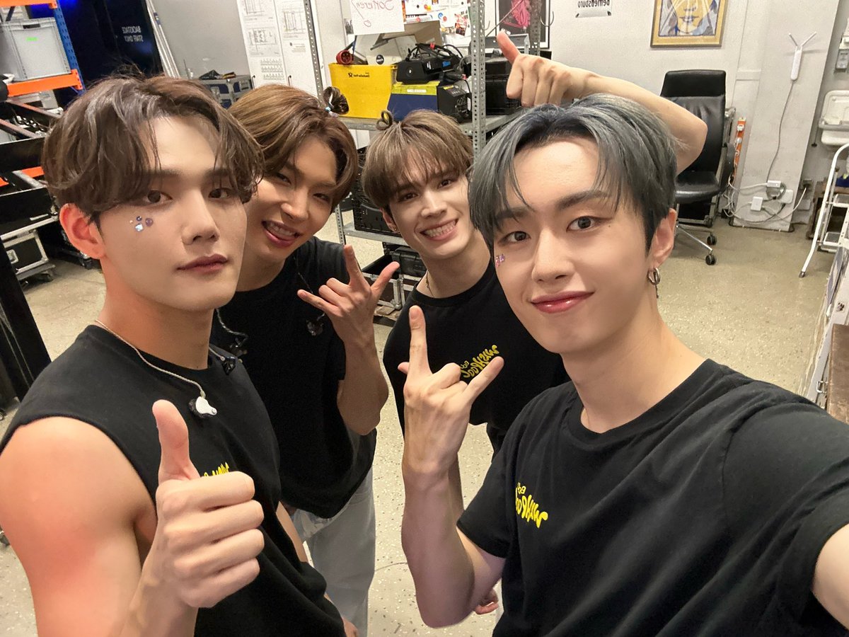 BDU4official's tweet photo. [📸]
B.D.U First World Tour for Wishpool: Flash &amp; Light 💫

Thank you, Frankfurt 💫
Making unforgettable memories 🍀

#BDU #비디유 #BDUtourforWISHPOOL
#BDU_In_Frankfurt #Germany https://t.co/IOXYgFz7S4