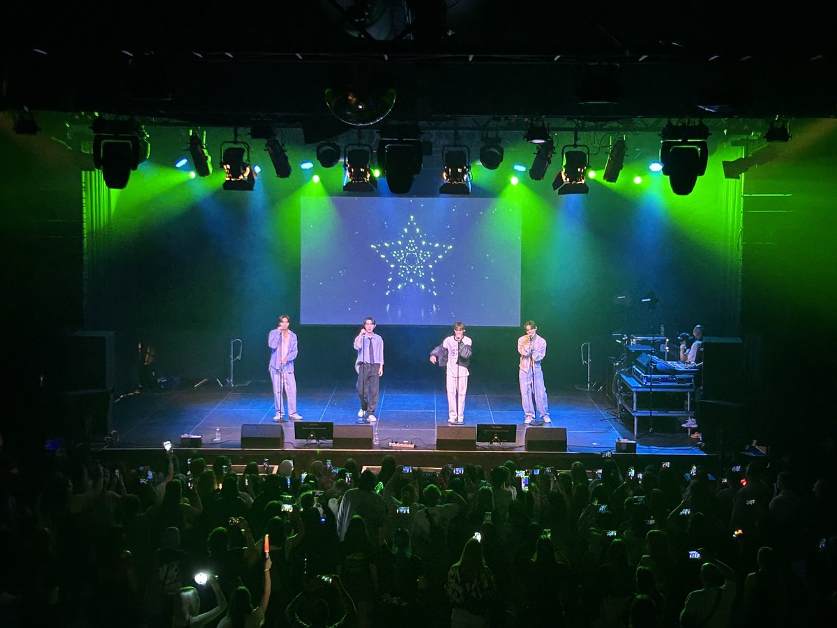 BDU4official's tweet photo. [📸]
B.D.U First World Tour for Wishpool: Flash &amp; Light 💫

Thank you, Frankfurt 💫
Making unforgettable memories 🍀

#BDU #비디유 #BDUtourforWISHPOOL
#BDU_In_Frankfurt #Germany https://t.co/IOXYgFz7S4