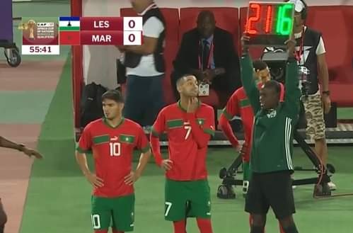 youidrissi_711's tweet photo. ✍🏻 حكيم زياش و ابراهيم دياز ... يا يلعبو بجوج يا حتى واحد ما يلعب 🤣🤦🏻
#المغرب_ليسوتو
#LESMAR #AFCON2025Q https://t.co/HSofjuIbRW
