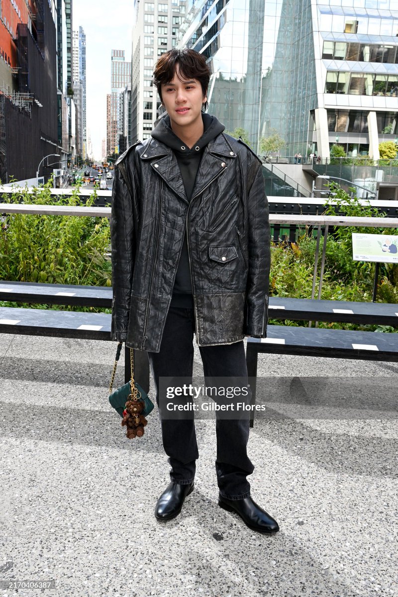 nanon_diary's tweet photo. Coach New York Fashion Week RTW Spring 2025 - Front Row

NANON COACH NYFW2025
#CoachNYFWxNanon #CoachSpring25
#CoachNY #mynameisnanon
@Coach @mynameisnanon

Nanon Korapat Kirdpan at Coach RTW Spring 2025 as part of New York Ready to Wear Fashion Week held at The High Line on September 9, 2024 in New York, New York.

(Photo by Gilbert Flores/WWD via Getty Images)