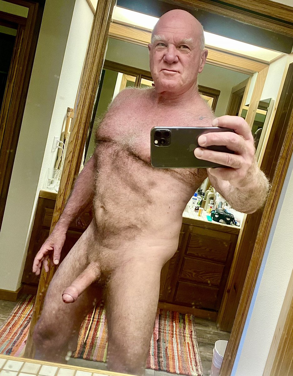 TheTweetOfMC's tweet photo. Retweet if you’d suck it, like if you’d just give it a lick 😊 https://t.co/l0NbzhOMaW