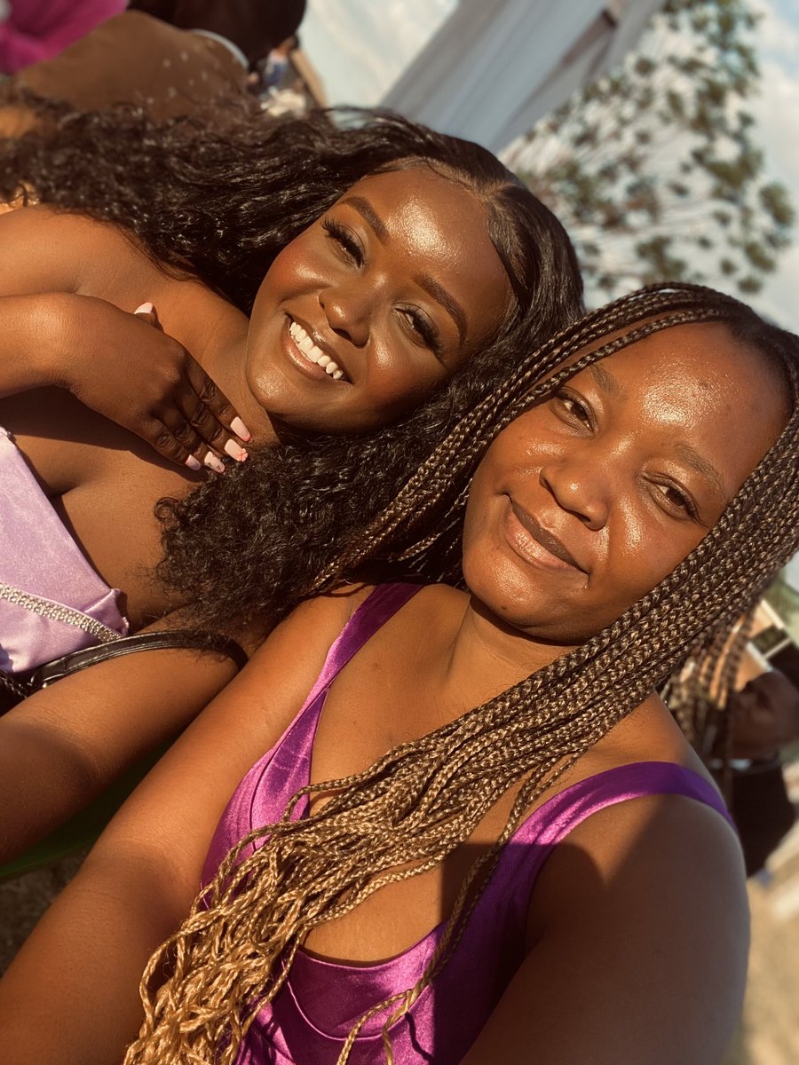 Lizz5200's tweet photo. Wedding guest💜 https://t.co/YluUAK88Qk