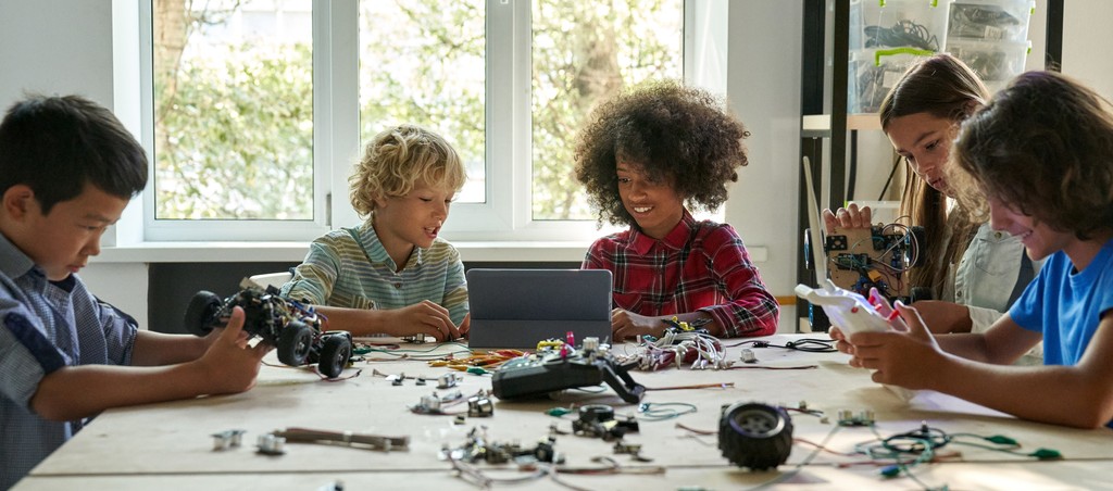 IEmanufacturing's tweet photo. ARTICLE: As the manufacturing sector continues to evolve, Southern California school districts are taking proactive steps to equip students with the skills needed for the jobs of tomorrow...

Read More on MCIE's LinkedIn https://t.co/NKcbDdLw2t https://t.co/XwRVXu9awB