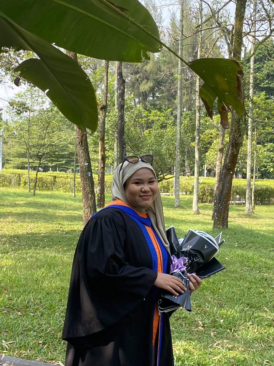 IntanSyarinaa's tweet photo. Alumni 👩🏻‍🎓 https://t.co/bp14Yooq2v
