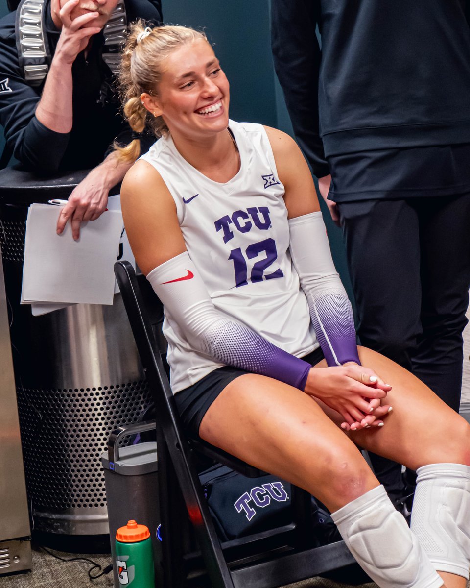 <a href="/_parra_04/">Melanie Parra</a> <a href="/GibsonJalyn/">Jalyn Gibson</a> <a href="/AliceVolpe8/">Alice Volpe</a> lily went to work, tying her 𝐜𝐚𝐫𝐞𝐞𝐫 𝐡𝐢𝐠𝐡 with 5️⃣6️⃣ assists🪙

...and she threw in 21 digs just for good measure

#gofrogs | <a href="/lilydiane21/">Lily Nicholson</a>