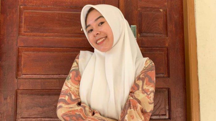 Suka Wisata Alam, Mahasiswi Uniska Banjarbaru Ini Beberkan Alasannya   dlvr.it/TD1kc2