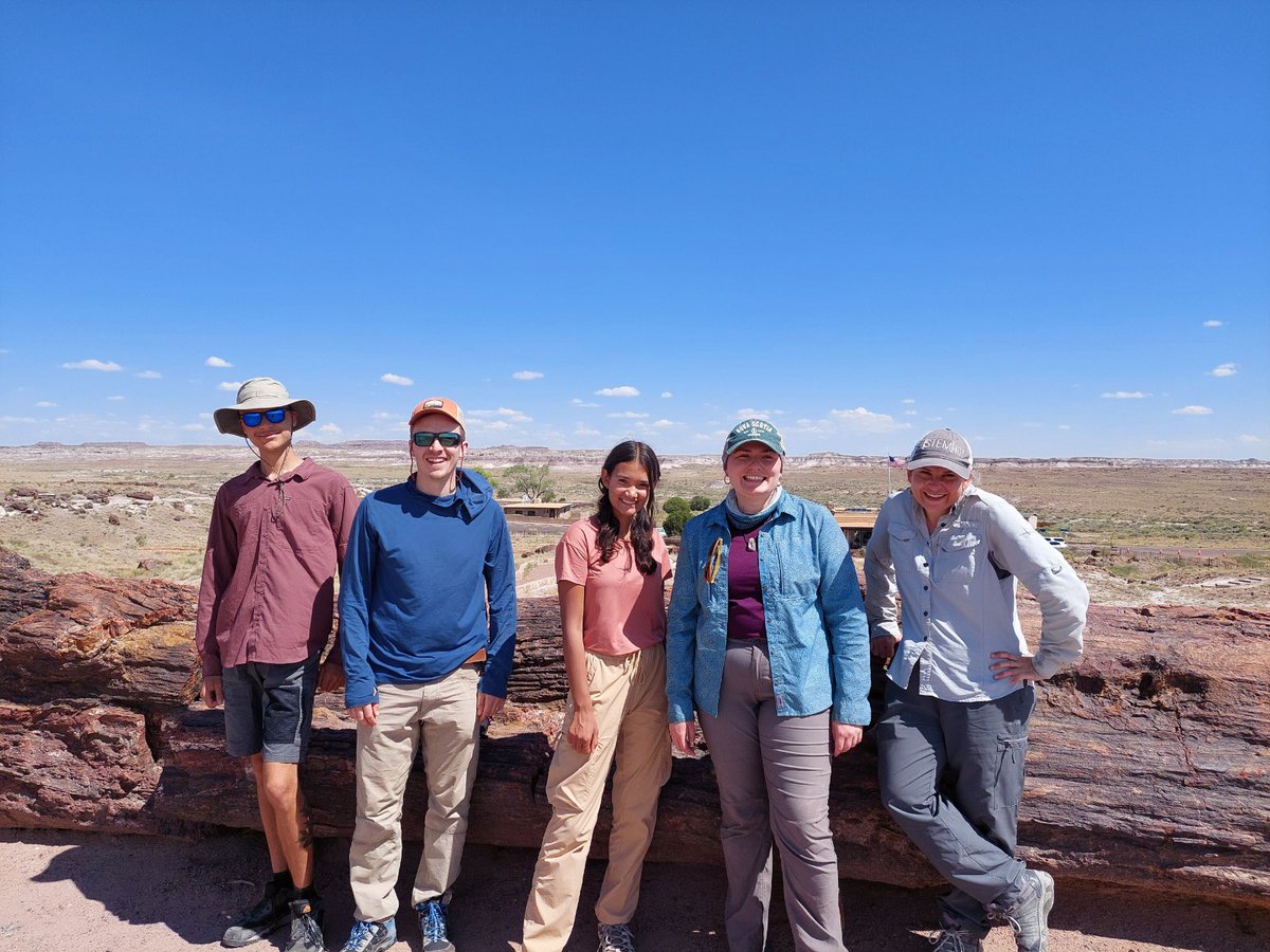 EAS_paleo's tweet photo. PEFO 2024 team photo minus our leader @ChristianSidor https://t.co/xbq3sc2eqB