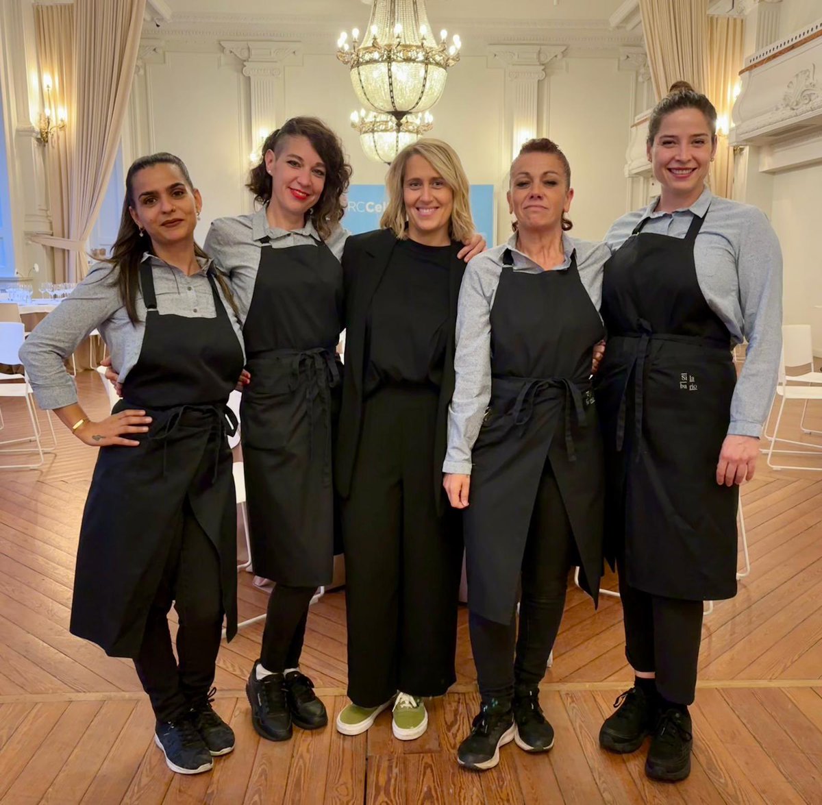 Parte de nuestro equipo en modo evento en el #salonregio , que orgullo!!