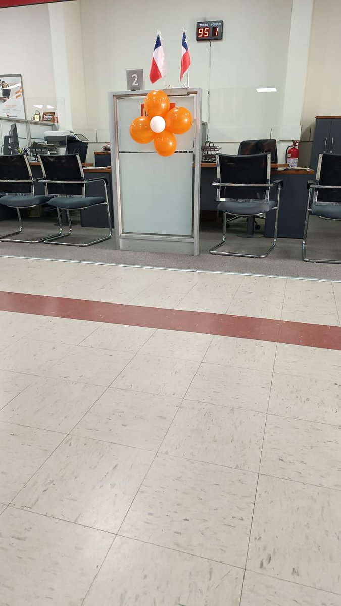 consuelorequena's tweet photo. @BancoEstado llevábamos más de dos horas en sucursal Brasil de Valparaíso y no hay atención, es impresentable el servicio del banco https://t.co/fap3SqM4A6