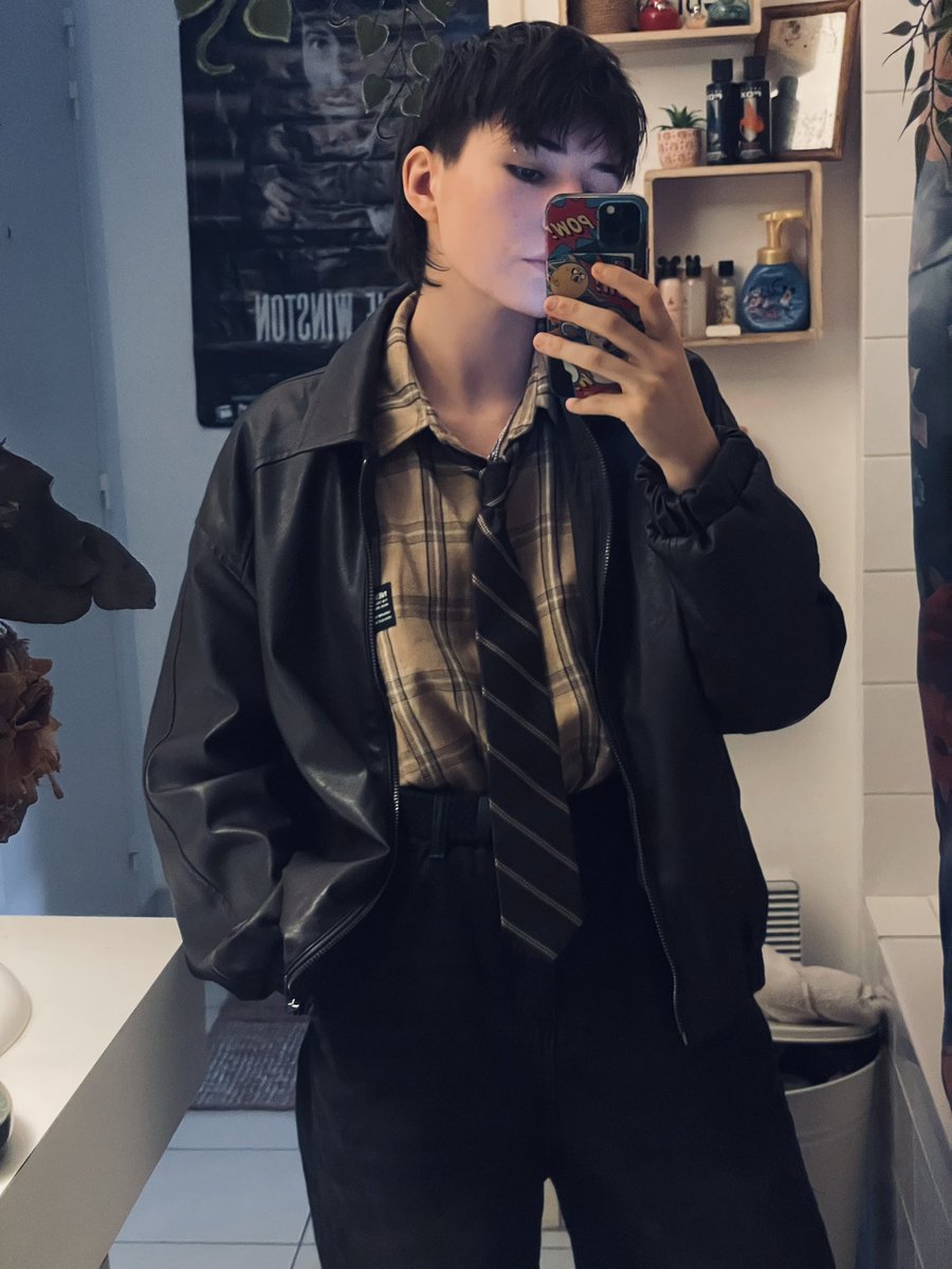 butchyknight's tweet image. I'm going on a date with a lucky
femme tonight #wlw #butch #lesbian