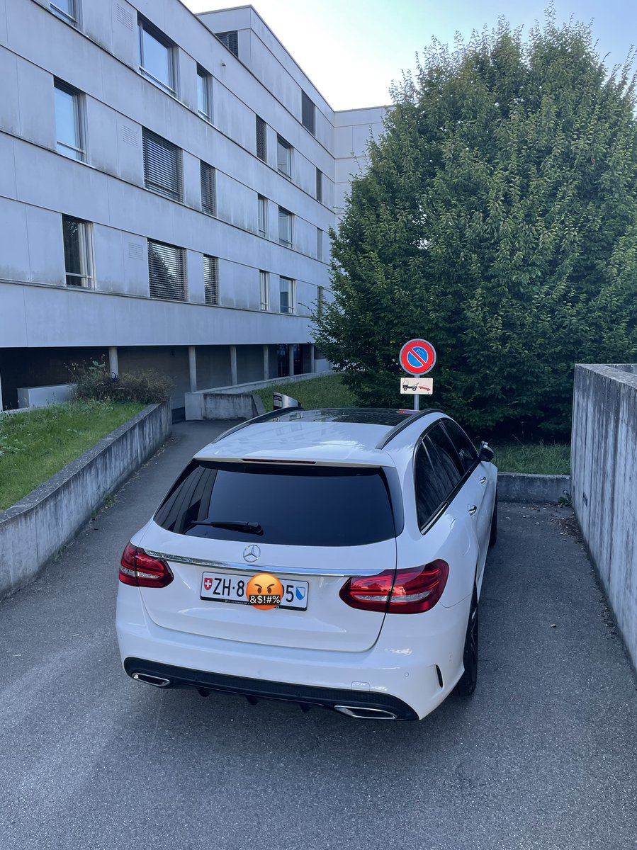 Falsch_Park_ZH's tweet photo. #FalschParker 😠
#AutoDominanz #Autokultur #FalschParkZH #FalschParken #FalschParkieren #Trottoir4Fussgänger #OhneKonsequenzen https://t.co/hJxiaPdKU6