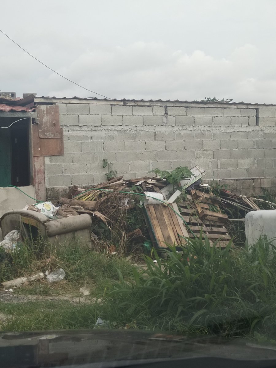 Ya no se aguanta el cerro patacón q se está creando en la casa de res vista alegre calle 4ta norte frente al cuadro cuando le dengue algún vecino ya veré q harán algo <a href="/TReporta/">Telemetro Reporta</a> <a href="/tvnnoticias/">TVN Noticias</a> <a href="/TraficoCPanama/">Tráfico Panamá</a> <a href="/CastaliaPascual/">Castalia Pascual F.</a> persona q vive allí necesita rehabilitación