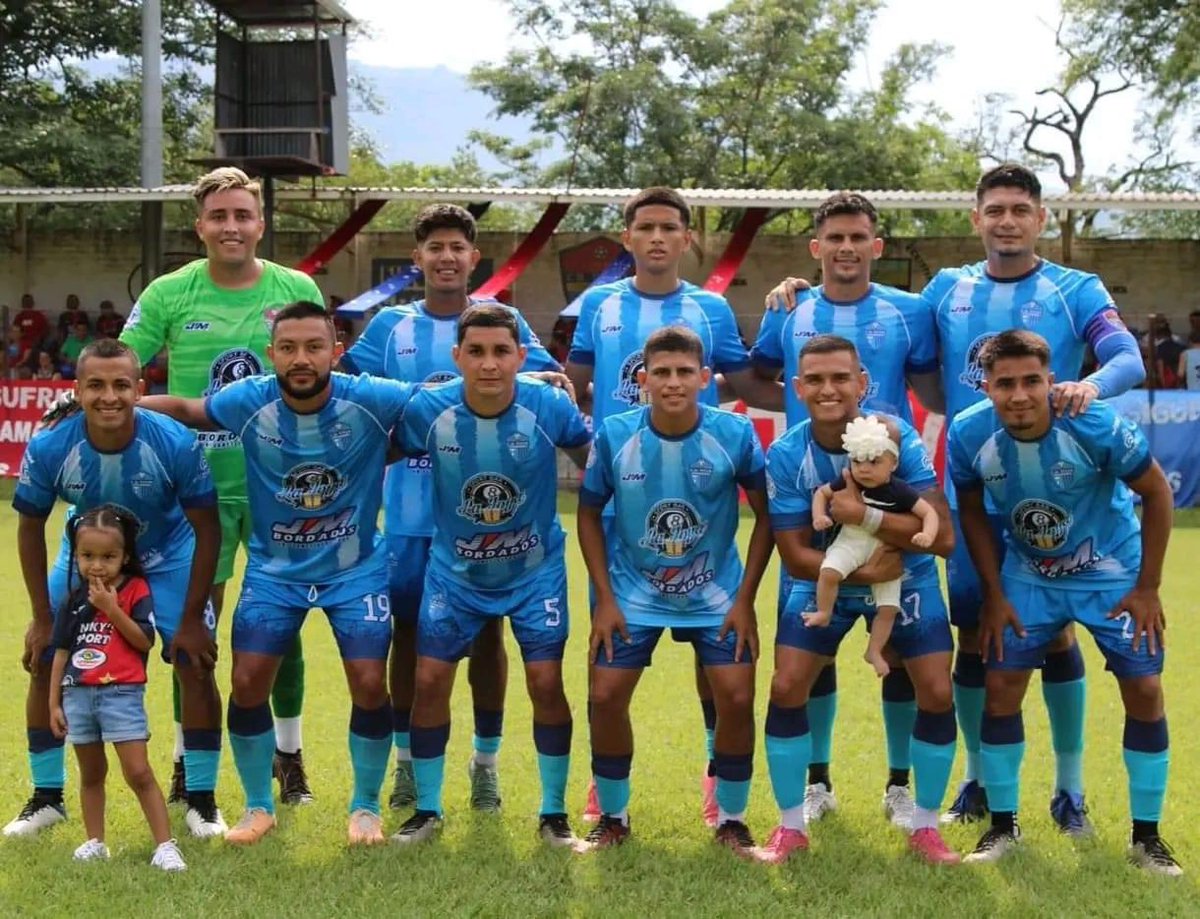 CDTitan1's tweet photo. Nuestro XI Inicial en la primera victoria del torneo ante Cangrejera FC.

#SOMOSMASTITANES | #ELGIGANTEDETEXISTEPEQUE | #CDTITAN https://t.co/R6bUDxdirC