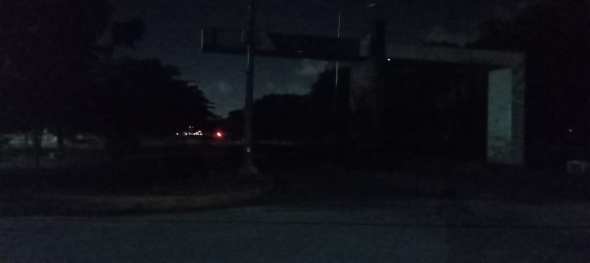 Rivan_WS's tweet photo. Buen dia, seguimos sin atención o respuesta, ¿se requiere algo más para resolver el problema a 800 familias que SI pagan predial y luz eléctrica en una colonia municipalizada? OE resuelve @ServPublicosBj @AnaPatyPeralta
Atencion @VivoEnCancun @CANCUNVsialIVE https://t.co/awyFk6kjLL