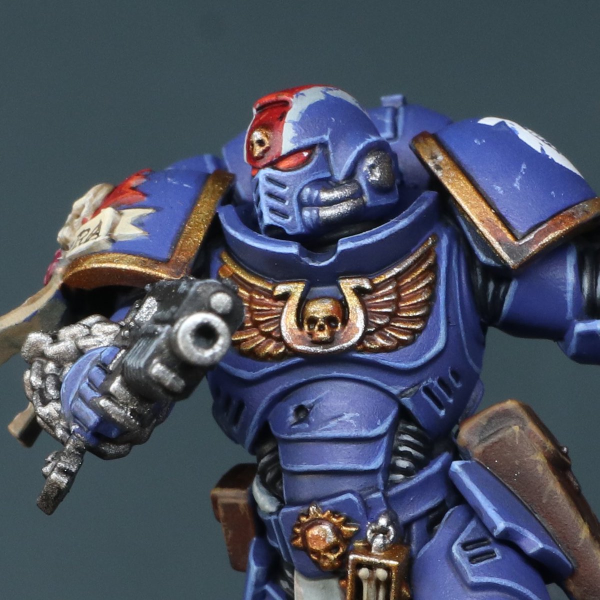 pixel_maskQRay's tweet image. Titus is completed! I tried my best to keep the lines and details as clean as possible. It feels good to paint the game character again, but better than what I've painted 13 years ago😁 More pics in the comments.
#Warmongers #WarhammerCommunity