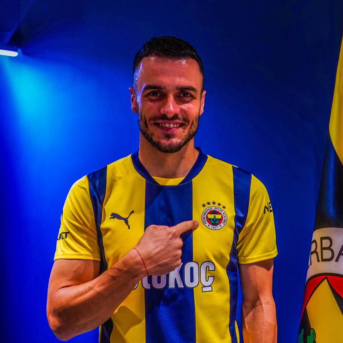DeadlineDayLive's tweet photo. 📝 𝗗𝗘𝗔𝗟 𝗗𝗢𝗡𝗘: Fenerbahçe have completed the loan signing of Filip Kostić from Juventus! 🇷🇸

(Source: @Fenerbahce ) https://t.co/dWq6RigkAJ